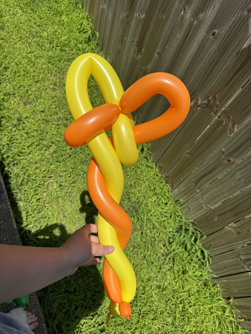 Balloon twisting wand for a kids party in Texas
